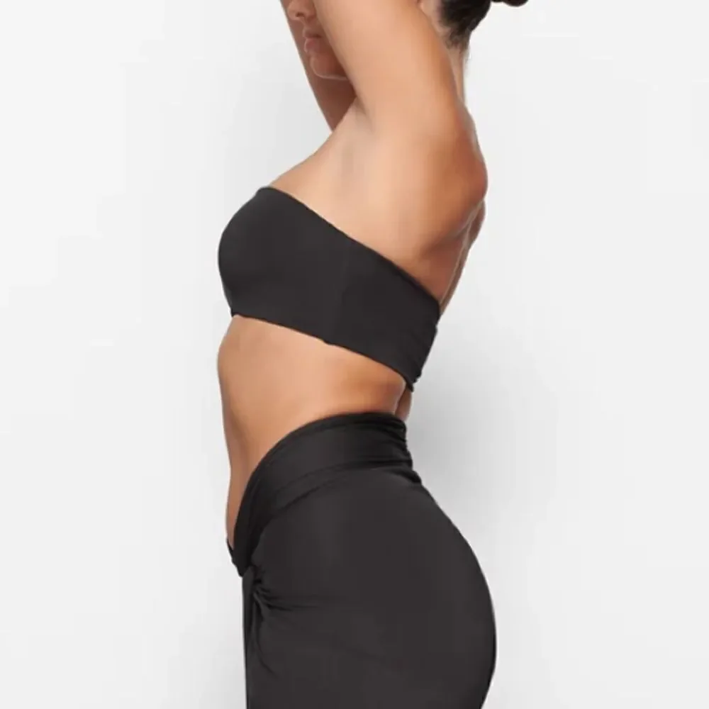 NWT SKIMS Signature Swim Bandeau Bikini Top In Onyx Black